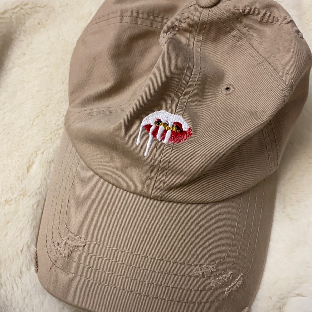 Kylie Jenner makeup Hat